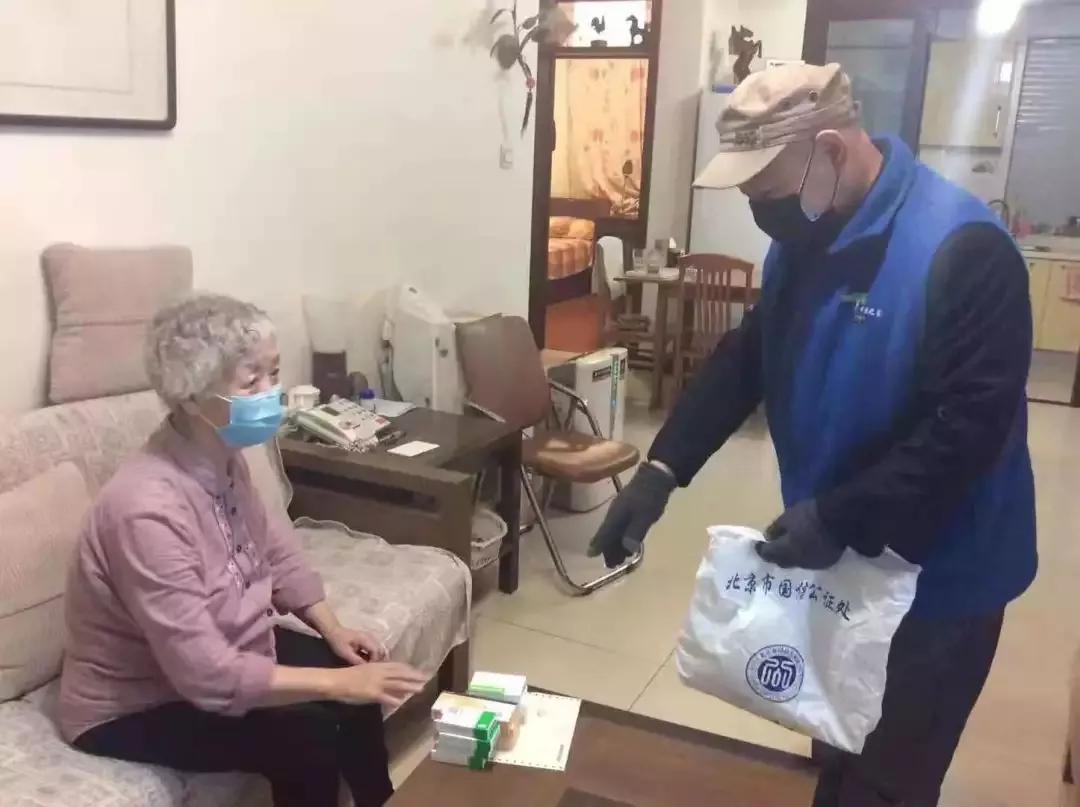 送药上门暖心服务,暖心送医送药上门服务送来及时雨
