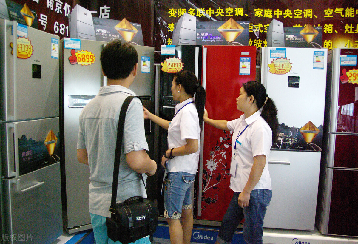 风冷冰箱跟直冷冰箱价格差多少,买风冷冰箱要注意什么