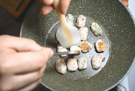 美食家庭版自制滑嫩虾丸简单便捷,在家做虾丸的方法