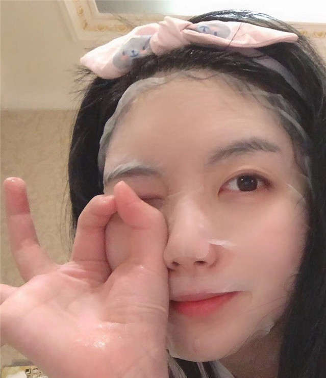 脸上好多闭口粉刺怎么彻底去除,50岁女人脸上起闭口粉刺怎么清除