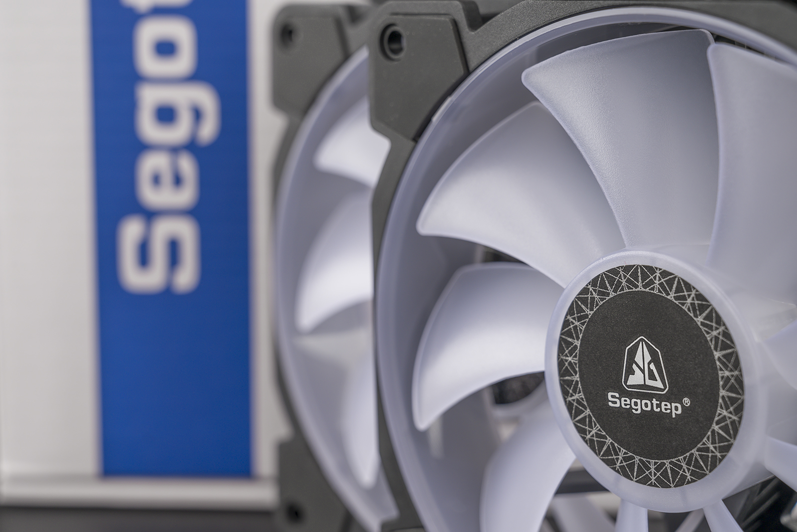 装了这个灯，我就是这条街最靓的仔，玩转全塔RGB主机