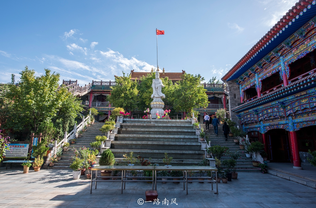 西宁一个四线城市却如此繁华,西宁城市经济发达吗