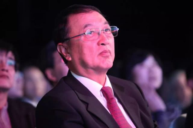 75岁柳传志即将退休，联想还有人能接班吗？网友的评价如何？