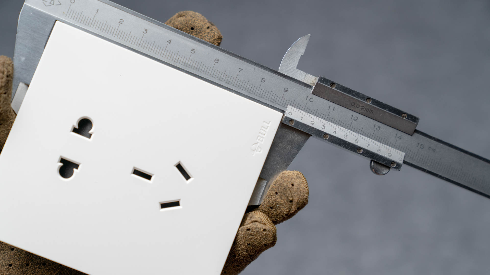 装修开关插座选择哪个品牌好,开关插座公认的哪个好