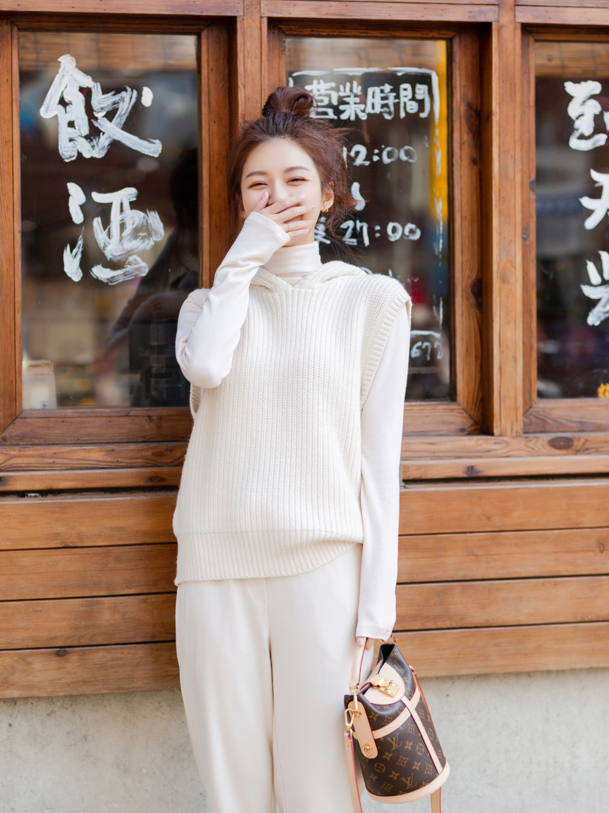 拍照好看的手部姿势,手部拍照100种姿势