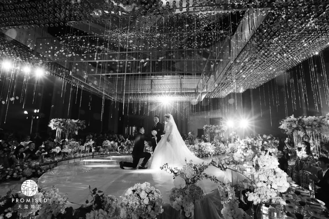 迪拜奢华梦幻婚礼布景,迪拜奢华婚礼布置过亿