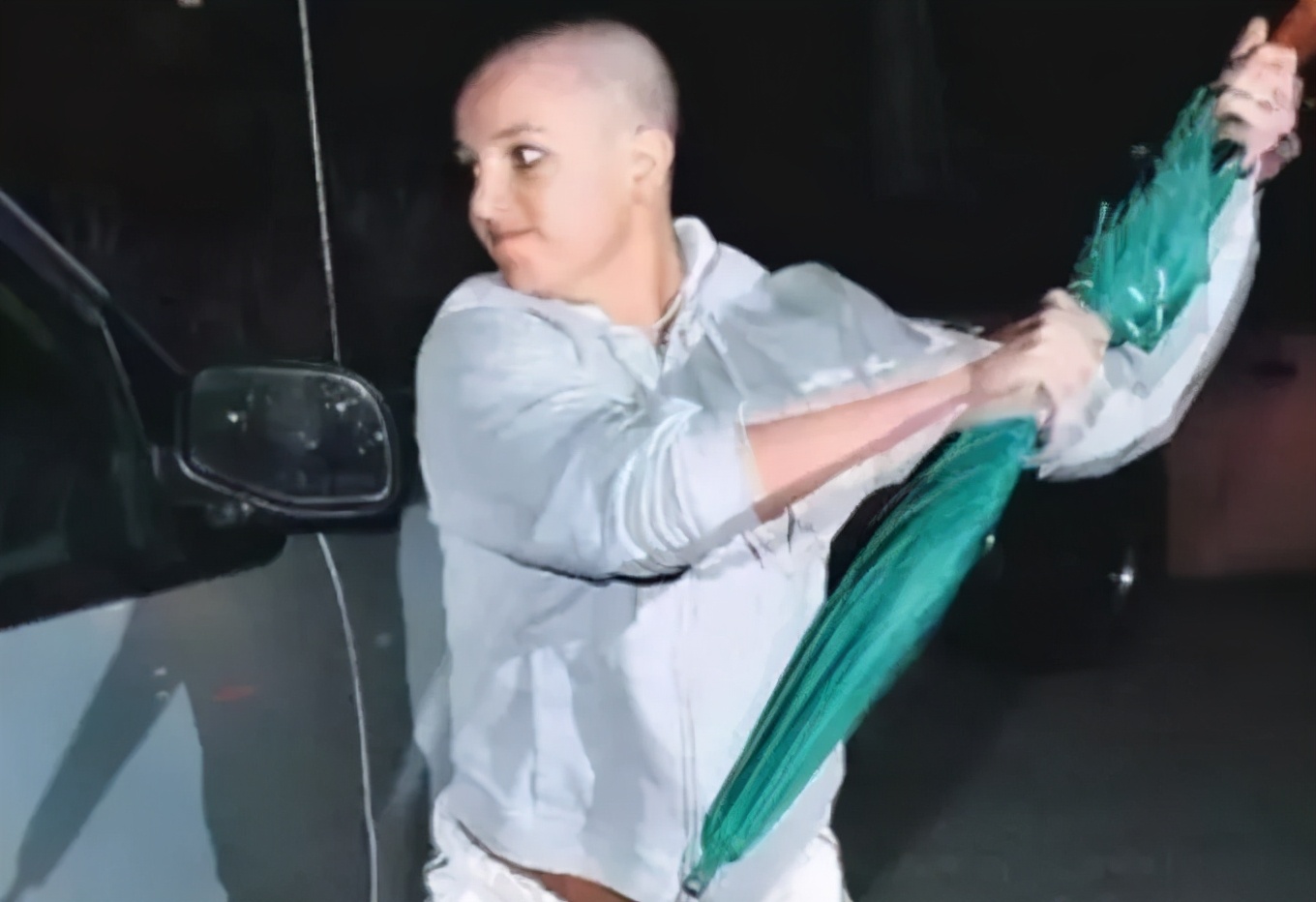 小甜甜布兰妮被父亲监禁13年,小甜甜布兰妮被父亲囚禁12年