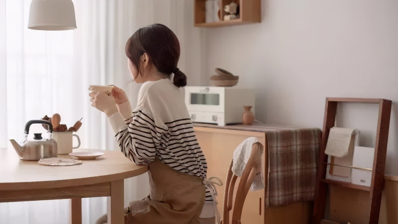 韩国主妇治愈生活,韩国主妇带着婴儿做家务