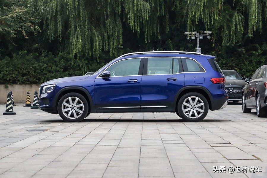 宝马x12.0t和23款奔驰glb2.0t,宝马x12.0和奔驰glb1.3哪个性价比高