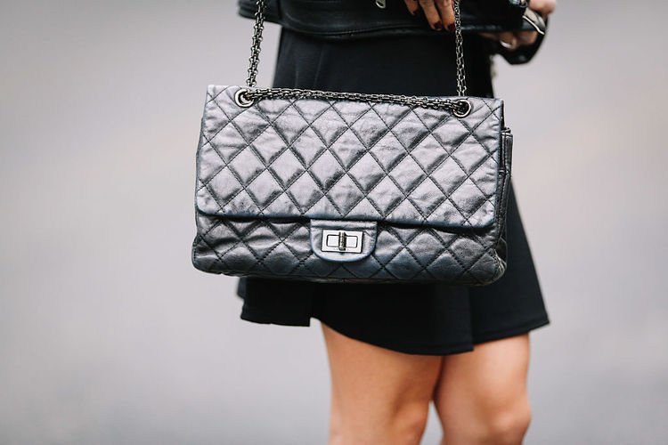 值得买的时尚包包品牌有哪些呢,哪个牌子的包包好看又时尚