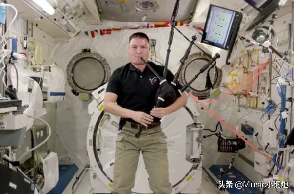 宇航员太空吹口琴,哪位宇航员在太空吹口琴
