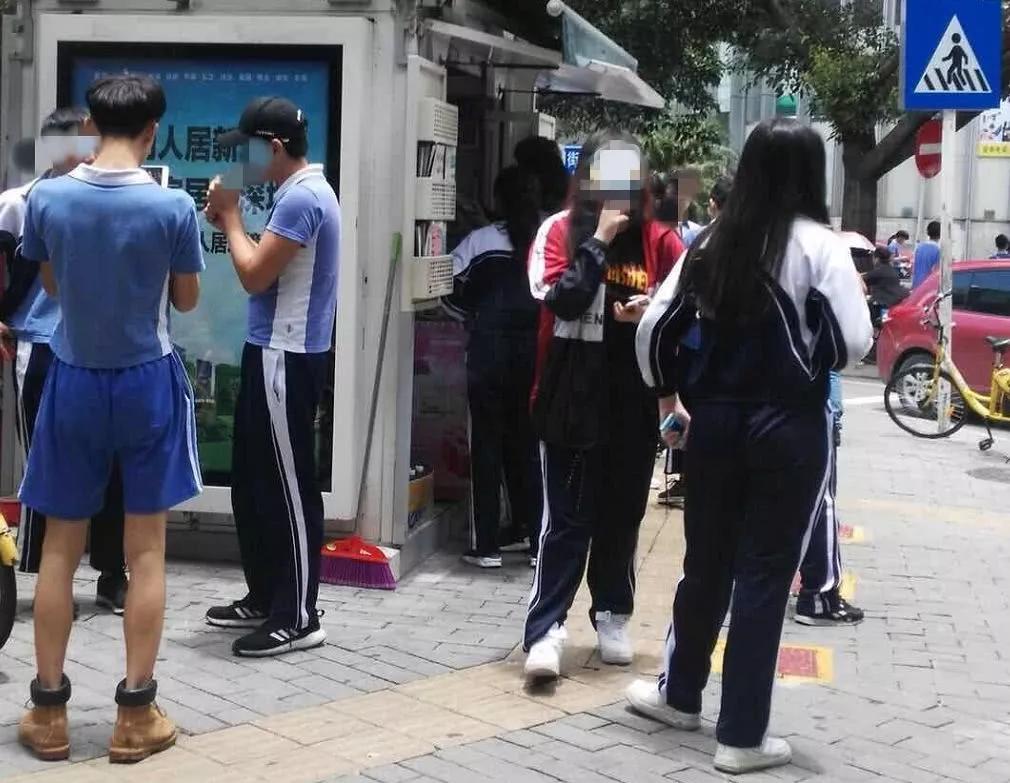 深圳校裤怎么穿出潮流感,深圳毕业后穿校服