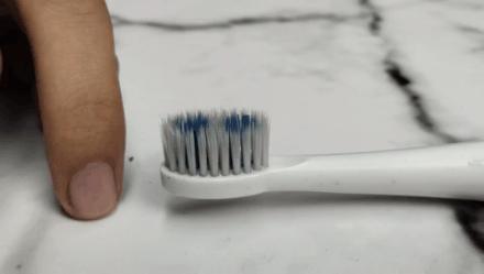 每秒振动1.5万次以下,一分钟震动10万次的牙刷