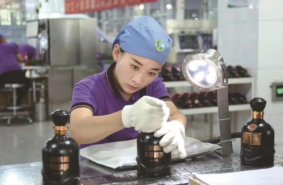 古井贡酒十年陈酿500毫升曹操瓶,古井贡酒纪念曹操