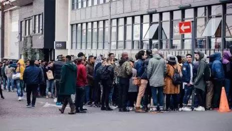 发售1000元，囤货倒卖净赚数万元：这届90后，为什么总被割韭菜？