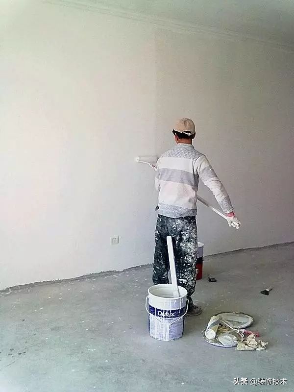 装修石膏板怎么刮大白,石膏板吊顶刮大白刷乳胶漆程序
