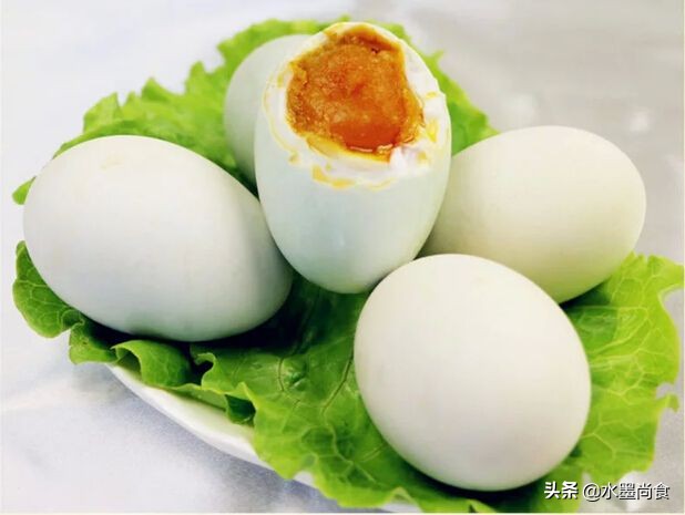 端午咸鸭蛋腌制方法,腌咸鸭蛋老方子方法简单一看就会