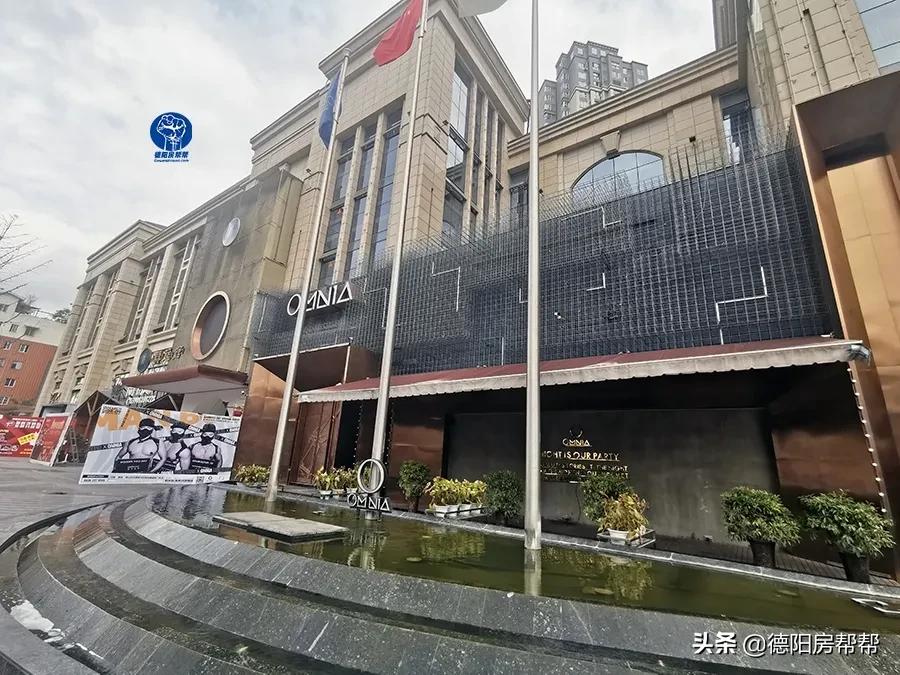 在这些酒精浓度50°的德阳街头,“耍家们”找到了商机