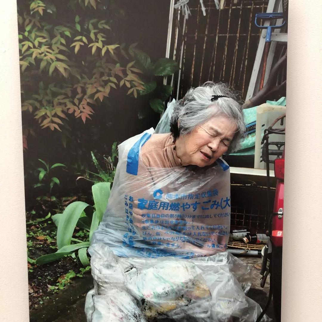 日本老奶奶碰瓷,酗酒飙车碰瓷爆红网络