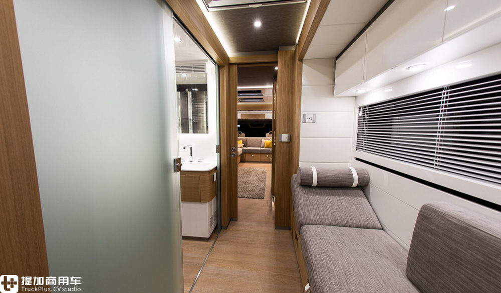 世界顶级豪华奔驰轻卡房车,最新型的奔驰房车