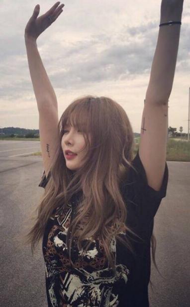 泫雅和男友秀恩爱视频,泫雅恋爱前后变化