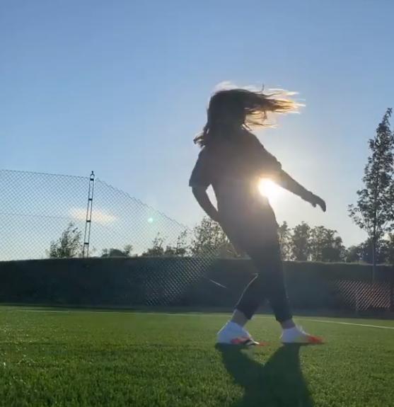 贝克汉姆小七走路霸气,贝克汉姆小七大变化