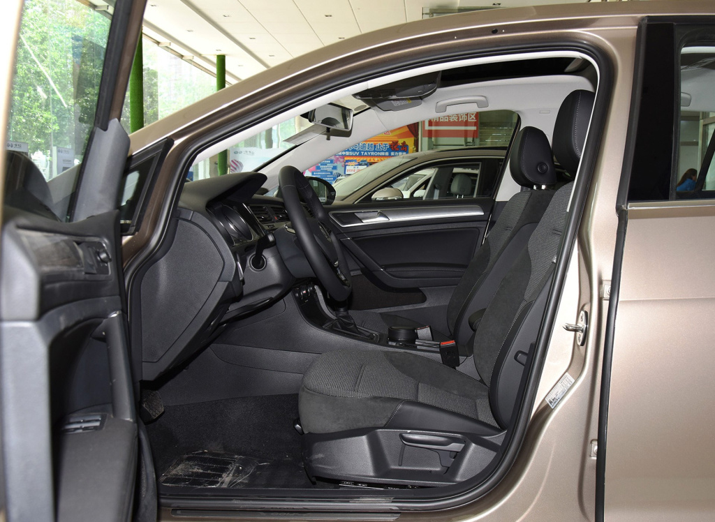 小猫购买推荐,19款高尔夫280tsi豪华评测