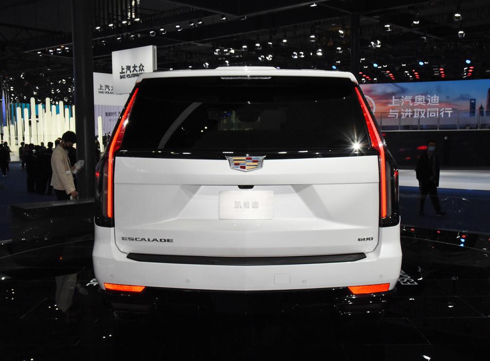 “浴皇大帝”凯雷德运动版，气场不比揽胜差，车长近5.4m+623N·m