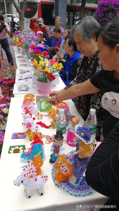 晋吉社区居民1314主题公园赴一场浪漫之约