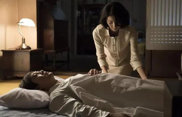 女子为艺术献身全裸出镜,身材火热