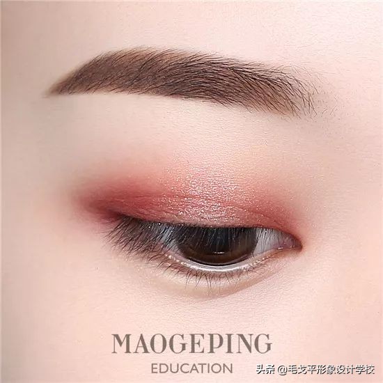 内双化眼妆使眼睛变大有神,眼妆怎样画得好看显得有神内双