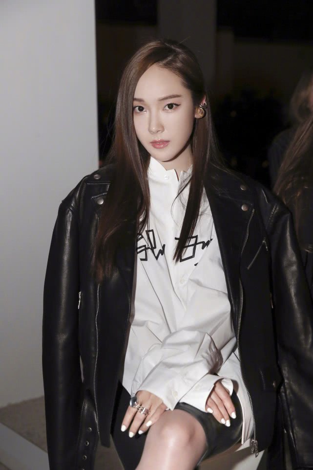 郑秀妍ins最新私服照美丽又帅气,郑秀妍直发造型