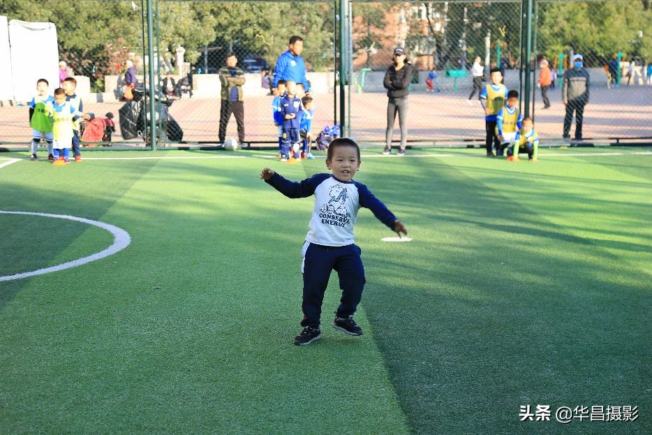儿童足球训练搞笑瞬间,小孩足球训练10个基本动作