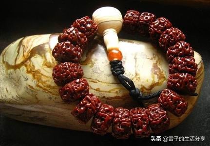 菩提子配饰翡翠,菩提子蜜蜡配饰图