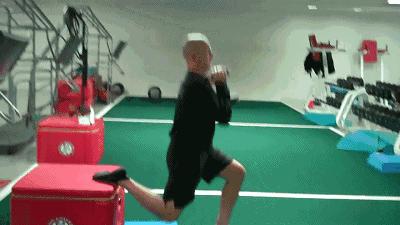 深蹲屁股眨眼如何改善,深蹲屁股眨眼正确吗