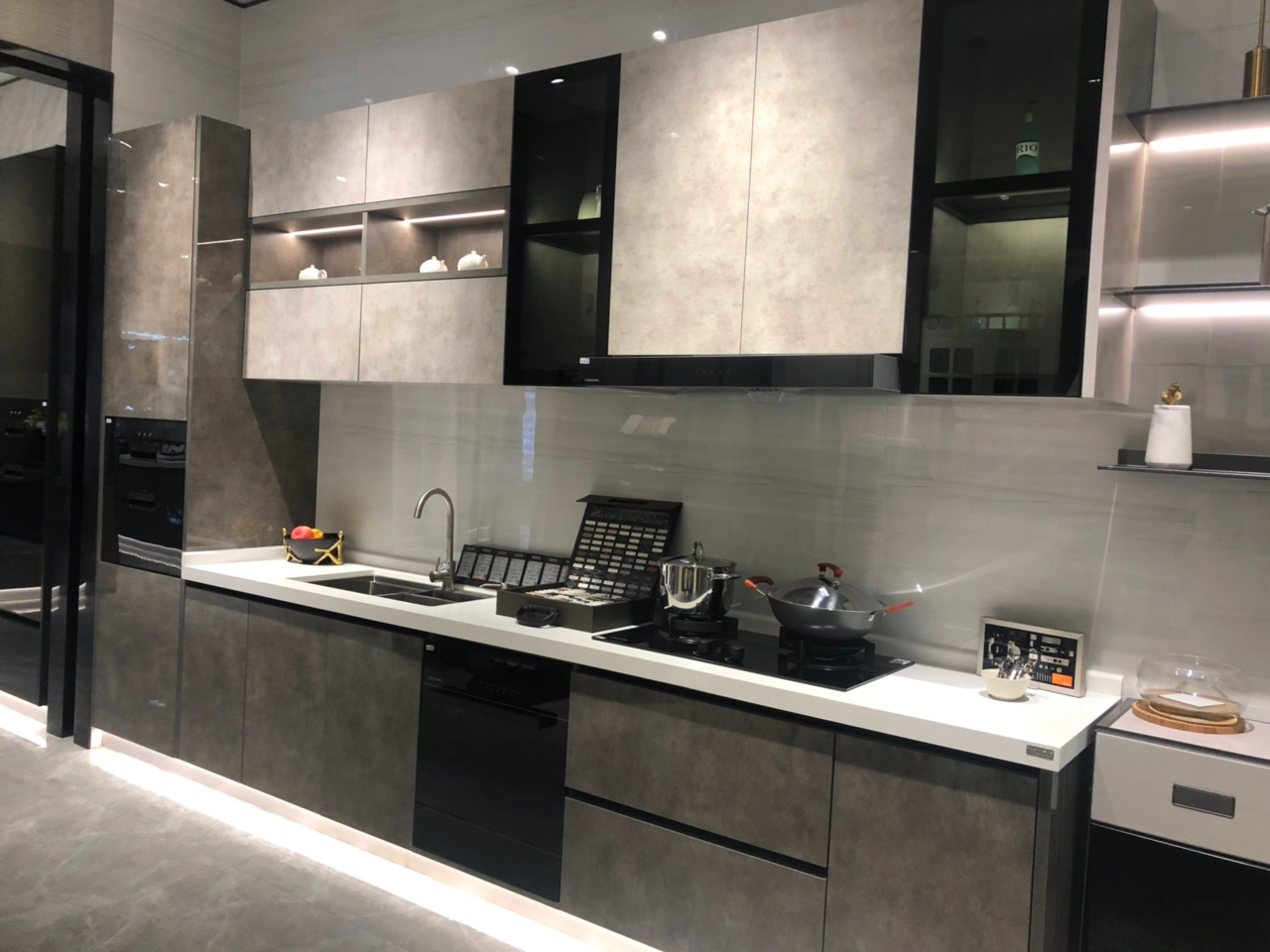 定制橱柜和砖夹橱柜哪个好,定制橱柜和瓦匠打橱柜哪种好