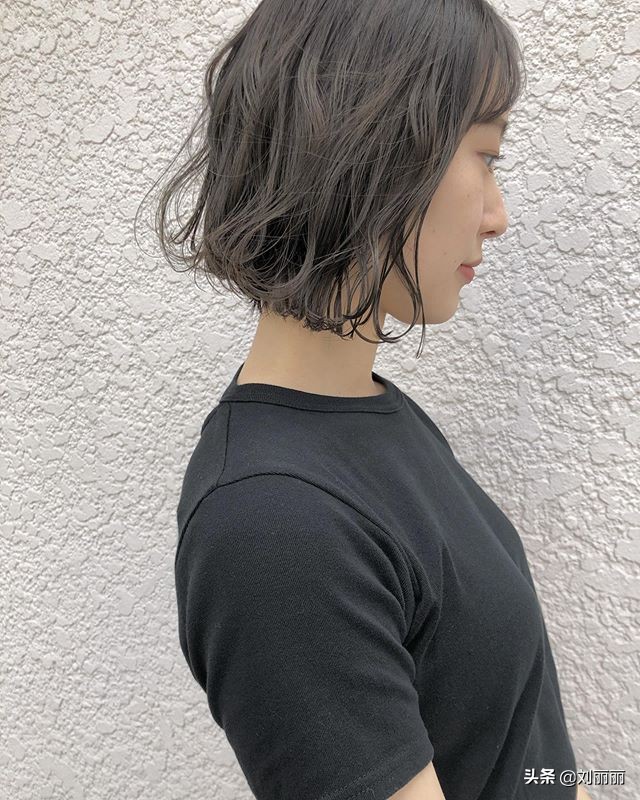 新流行短发16款，怎么剪都不土，时尚女士都在剪