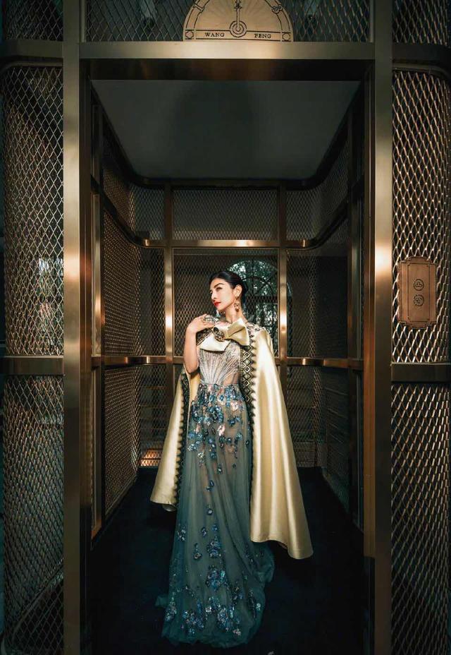 黄奕蓝色深v长裙,黄奕最惊艳的红裙