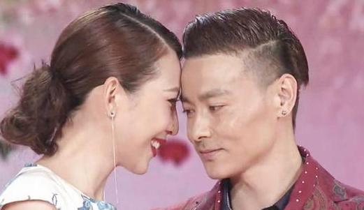 蔡少芬张晋全家福上热搜，三胎儿子“唐装”出镜，年味儿十足