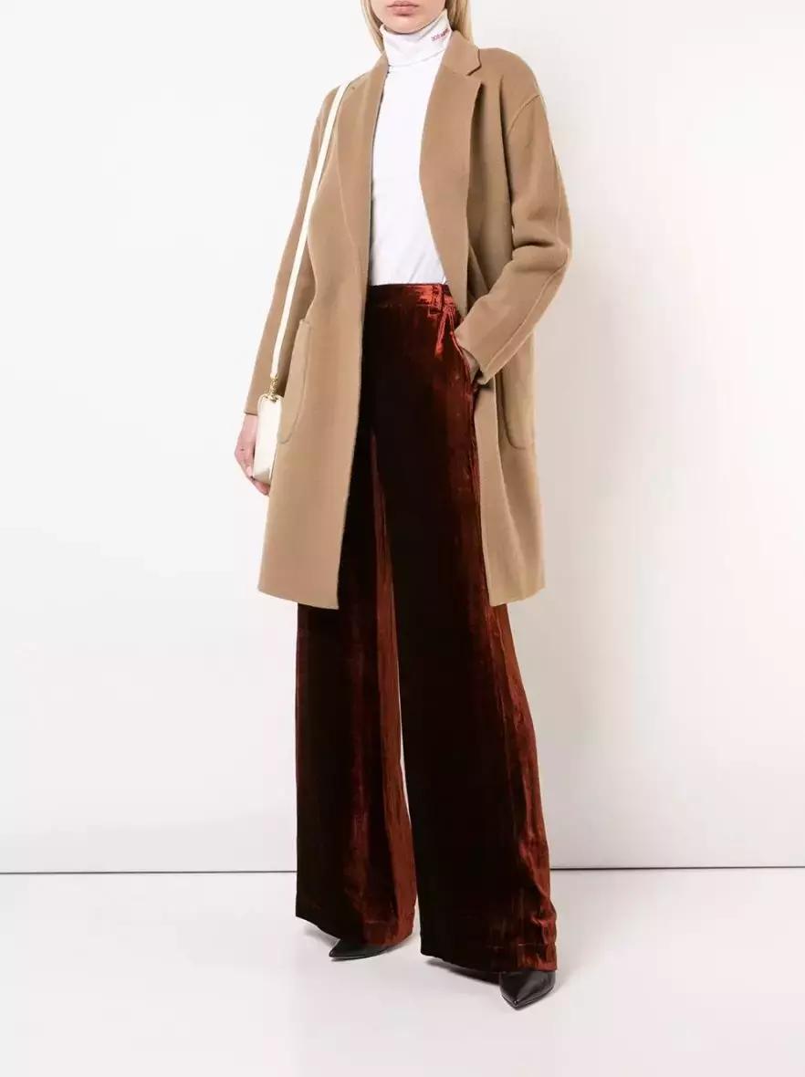 翻翻衣柜,整理衣柜翻到多年前穿的衣服