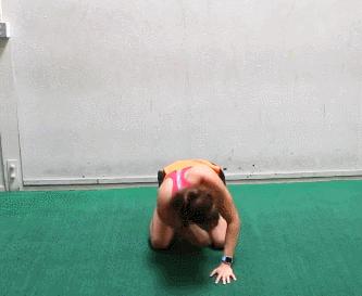 女生做什么动作紧实胸部,女生锻炼胸部最有效的动作