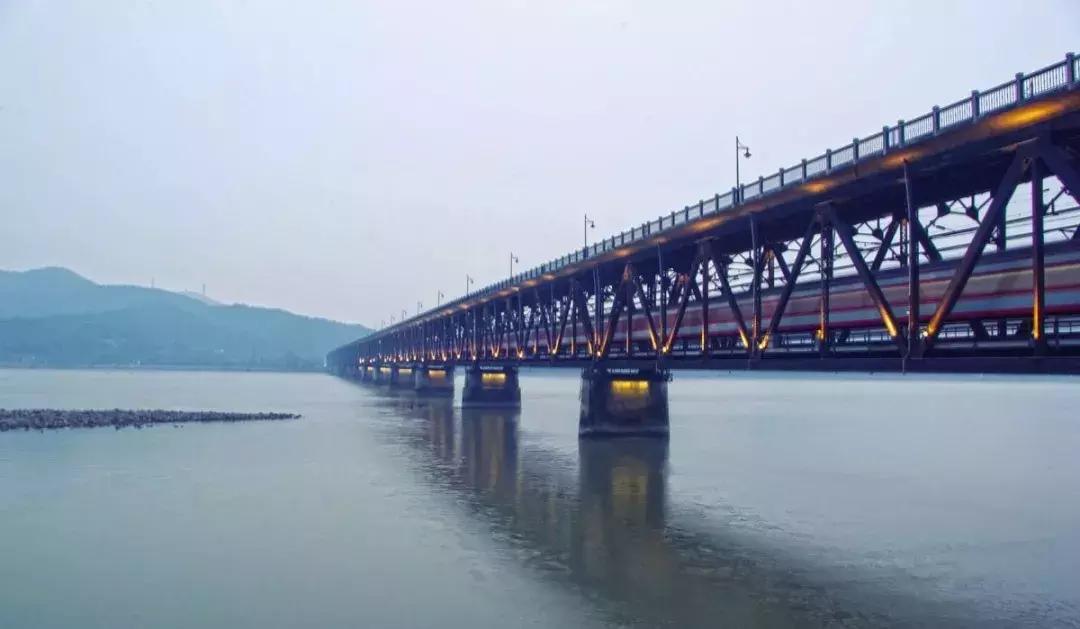 翡翠大王价值千万,翡翠大王赌石神话