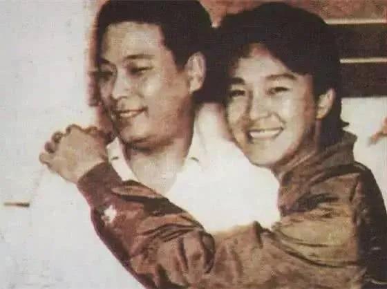 吴孟达肝癌去世的背后，是四个家庭三个女人和每月百万的生活费