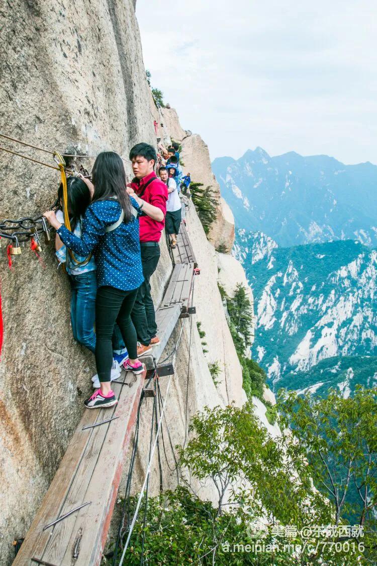 恐怖悬崖栈道挑战,挑战最恐怖玻璃栈道