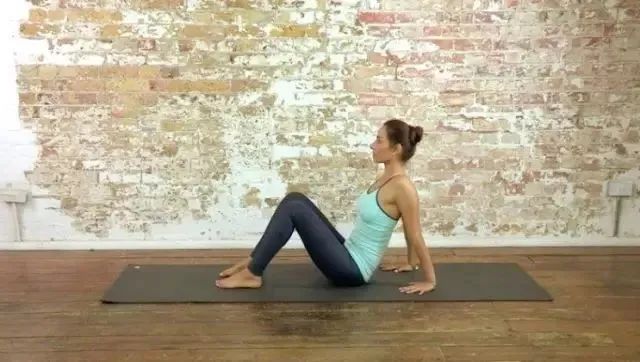 全网公认最有效美背体式,女性如何练好漂亮的背