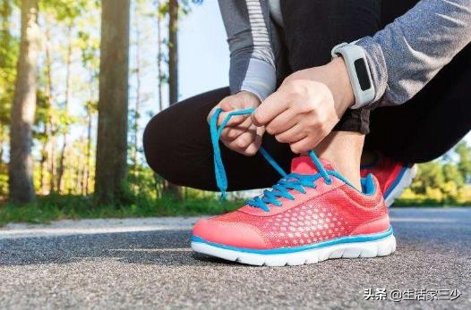 穿鞋带方法简单又好看,简单又好看的穿鞋带方法慢教程