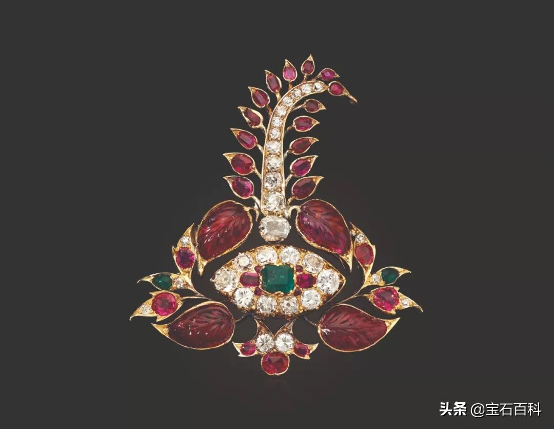 戴红宝石,戴红宝石的女人