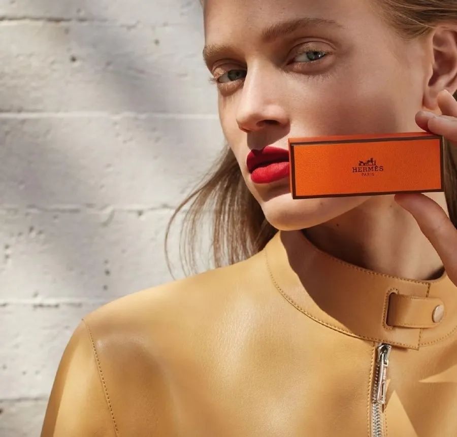 奢侈品下场battle卖口红，爱马仕、周仰杰，该买哪一支？