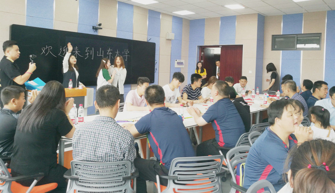 “汇聚爱心，共筑大学梦”---看网教师生将爱与善传递