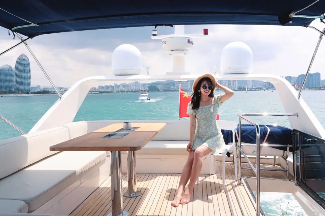 三亚豪华游艇出海一日游靠谱吗 (三亚游艇出海小攻略只要人均200元)